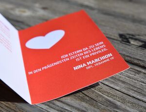 Hebamme Nina Marchion - Flyer für Ihre Hebammenpraxis für Kindsverlust. Natürlich von beba it. web. grafik. Landquart